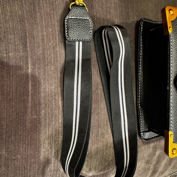 Black and Gold Lion Head Women Bag - Picture 6 of 7